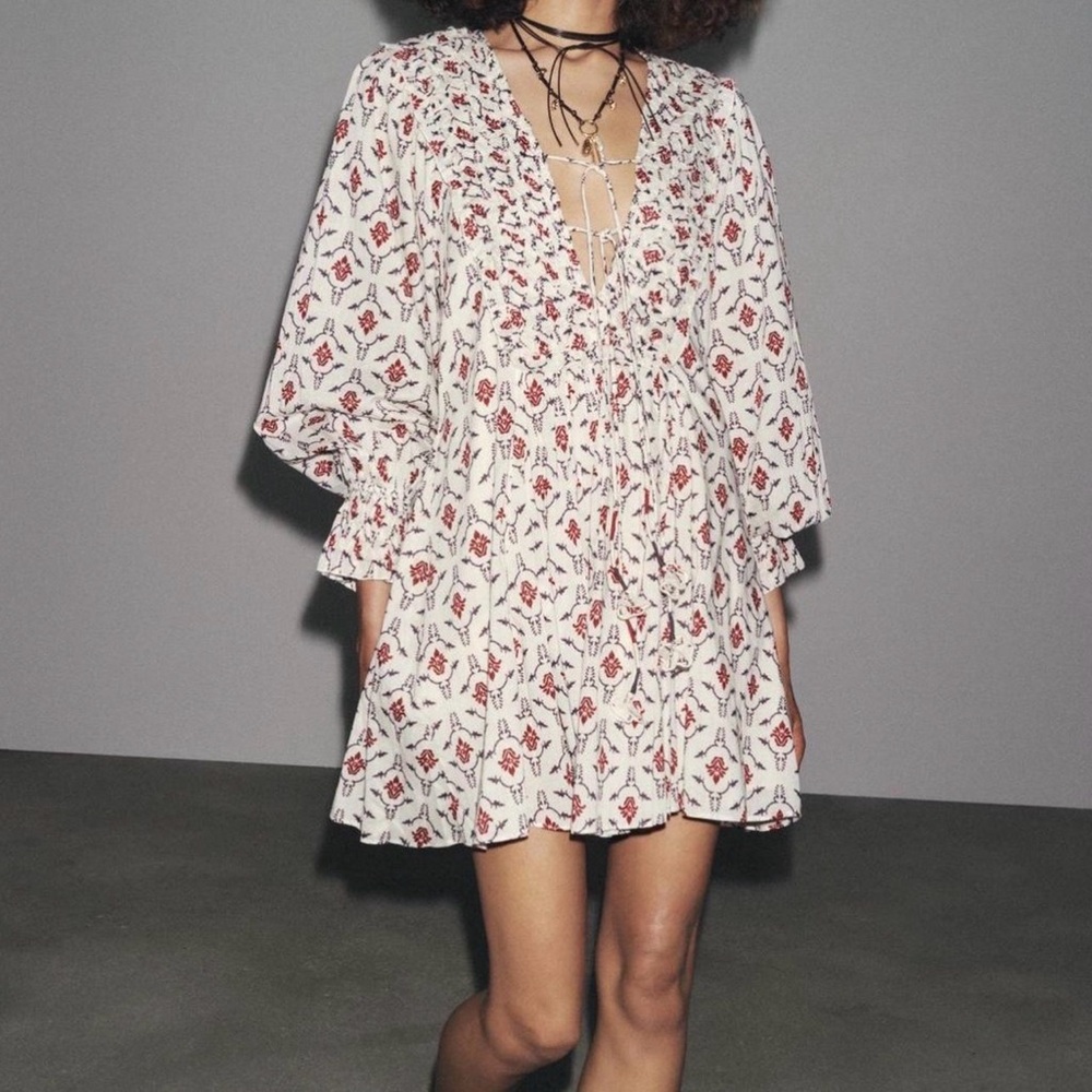 BRAND NEW ZARA White Floral V-Neck Mini Dress with Bell Sleeves